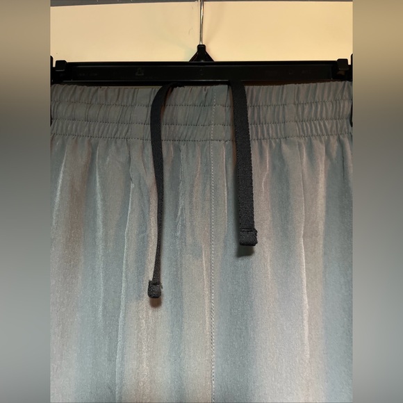 Mens Medium Asics Woven Stretch Zipper Hand Pocket Jogger Pants Gray New Tag - Picture 7 of 16